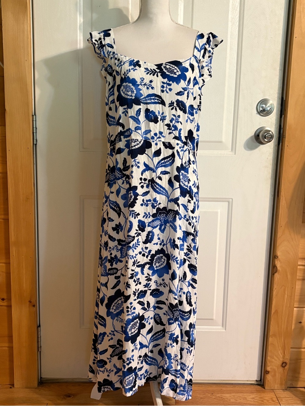 Loft NWT Blue and White Floral Maxi Dress - Women size 14
